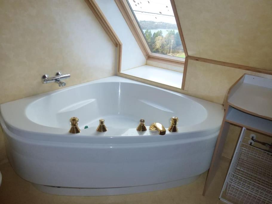 Fitjar Topfloor Apartment Separate Entranc Nice View Stord מראה חיצוני תמונה